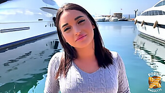 La Bella Bruna Sarah Fa La Maiala In Un Video Francese