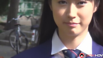 Payudara Sempurna Tomomi Motozawa Dalam Seragam Sekolah Setelah Blowjob Panas