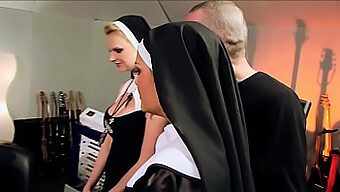 Sexo Grupal Con Temática Vaticana Con Monjas Católicas Y Tarra White