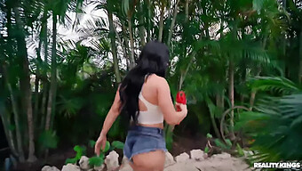 Masturbación Y Juego En Solitario Con Jennifer White En Un Video Caliente