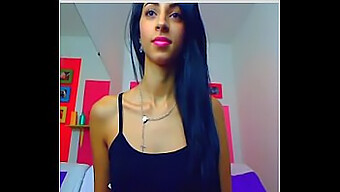 Impresionante Juego Anal Con Un Dildo De Webcam