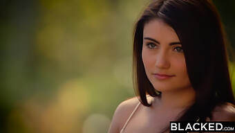 Boquete Interracial De Adria Rae Em Vídeo Blacked