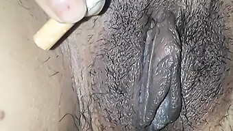 Desi Manželka Sdílí Svou Otevřenou Kundičku S Velkým Černým Penisem