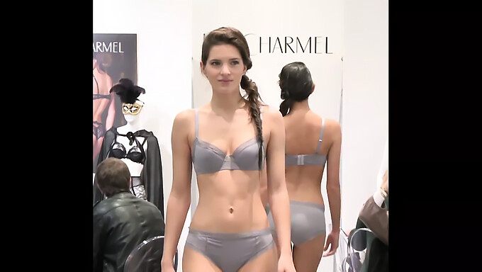 Mannequins De Lingerie Européennes Dans Une Compilation De Branlette Solo