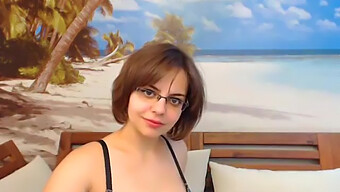 Latina Kauneus, Jolla On Isot Varat Webcam