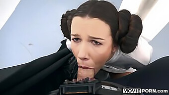 Brunette Tiener Alexis Crystal In Star Wars-Thema Anale En Deepthroat Scene