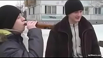 18-Jährige Russische Teenagerin Wird In Hd-Video Gefickt