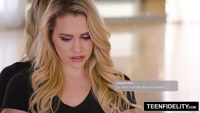 Mia Malkova แบล็กเมล์เย้ายวนใจของนายธนาคาร