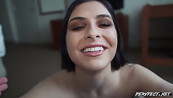 Kaitlyn Katsaros Předvádí Svou Svůdnou Postavu Uprostřed Výprasku S Bdsm Tématikou V Amatérském Videu