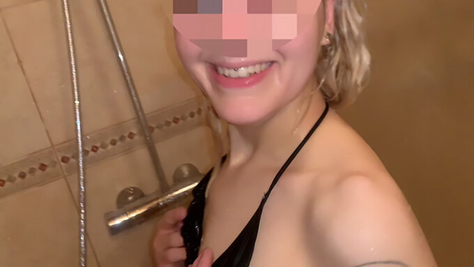 Amateur-Blondine Bekommt Deepthroat- Und Anal-Training Unter Der Dusche