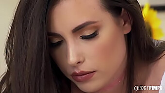 Analny Trening Casey Calvert W Hardcore'Owej Pozycji Na Jeźdźca I Z Tyłu