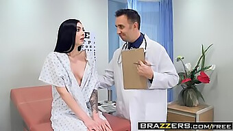 Marley Brinx Dan Keiran Leed Dalam Threesome Panas Dengan Sentuhan Medis