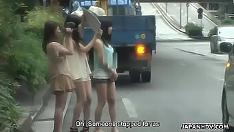 Japanische Mädchen Shiori, Nozomi Und Yuuko Betreiben Ungefilterte Sexuelle Handlungen In Einem Auto