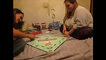 Mutter, Milf Und Ehefrau Verlieren Bei Monopoly Und Werden Anal Besamt