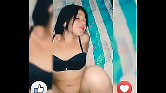 Post No Facebook De Uma Adolescente Amadora Leva A Um Encontro Quente