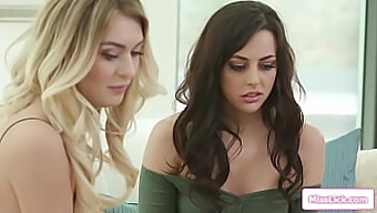 Natalia Star Dan Asistennya Terlibat Dalam Seks Lesbian Yang Sensual.