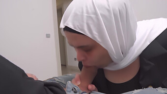 Muslim Milf Surprised By Public Dickflash In Hospital Waiting Room