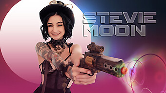 Heiße Begegnung, Während Stevie Moon Einen Gut Bestückten Partner In Einem Steampunk-Kostüm Verwöhnt