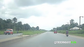 Un Voyage En Voiture Se Transforme En Une Aventure Sauvage En Plein Air Avec Une Adolescente Excitée