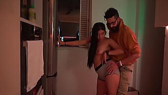 Habilidades Orais Sedutoras Da Beleza Colombiana Na Cozinha De Cipriani