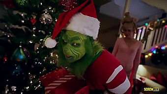 The Grinch Xxx Parody ที่มี Milfs ผมบลอนด์ที่มีก้นใหญ่