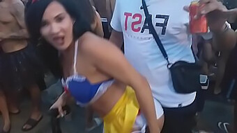 La Star Du Porno Brésilienne Bianca Das Neves Séduit Un Fan Pour Une Rencontre Publique À Rio De Janeiro