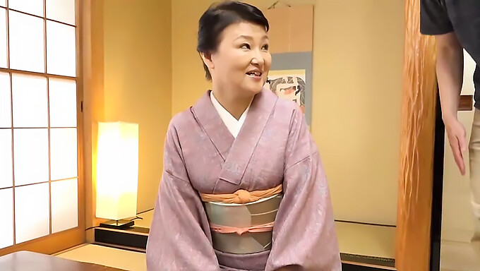 La Surprise Du 60e Anniversaire D'Enomoto Mizuki: Une Vidéo Mature Asiatique Chaude