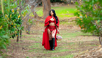 Une Vidéo Fétichiste Présente Red Riding Hood Et Kleio Valentien