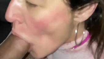 แม่ม่ายฝรั่งเศสผู้ใหญ่ในชุดสีชมพูได้รับการเย็ดและให้ Blowjob