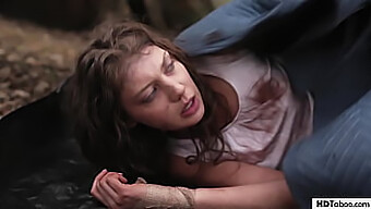 Le Fantasme De Sexe Brutal D'Elena Koshka Prend Vie Dans Cette Vidéo